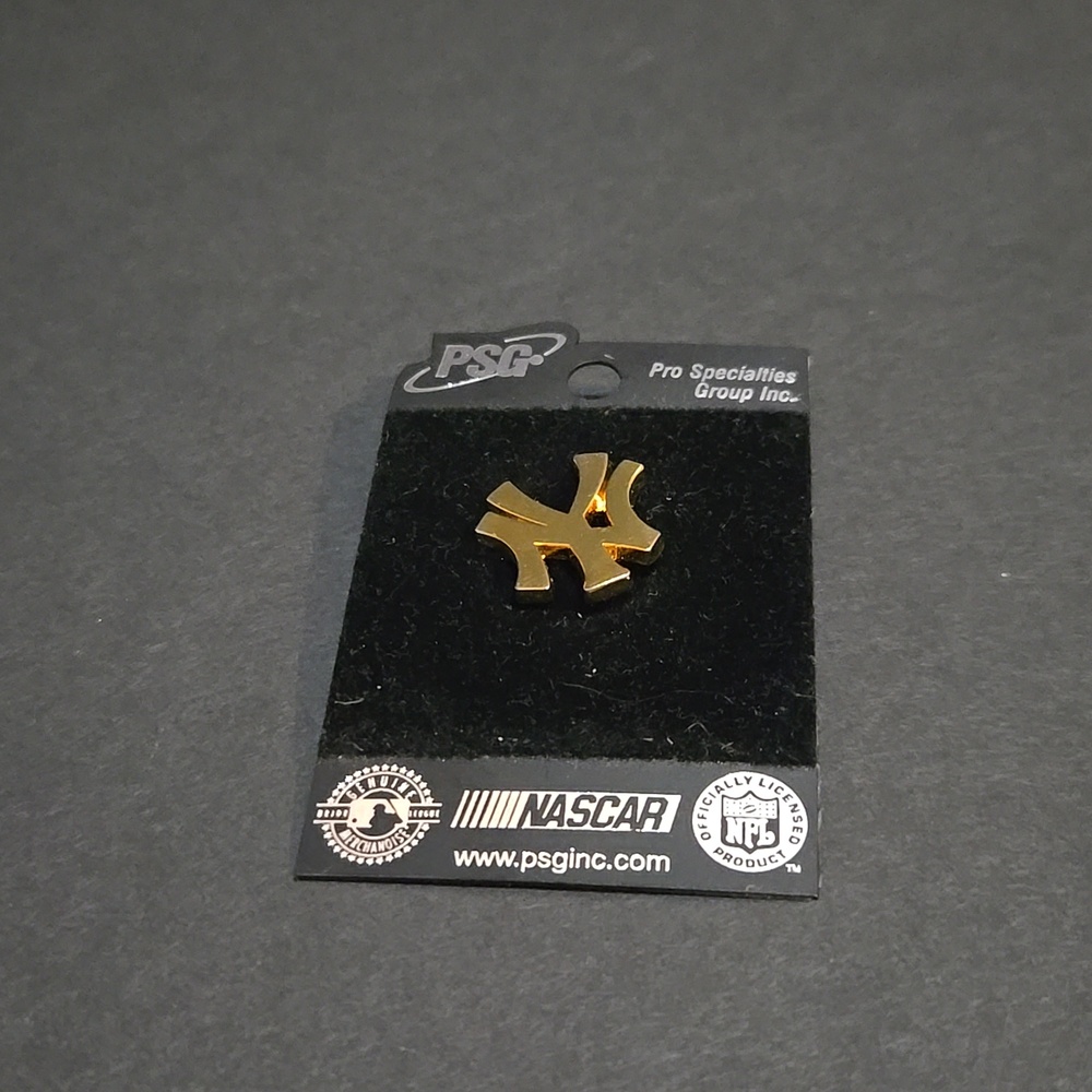 NEW 2001 PSG NEW YORK YANKEES PIN WITH BACKING